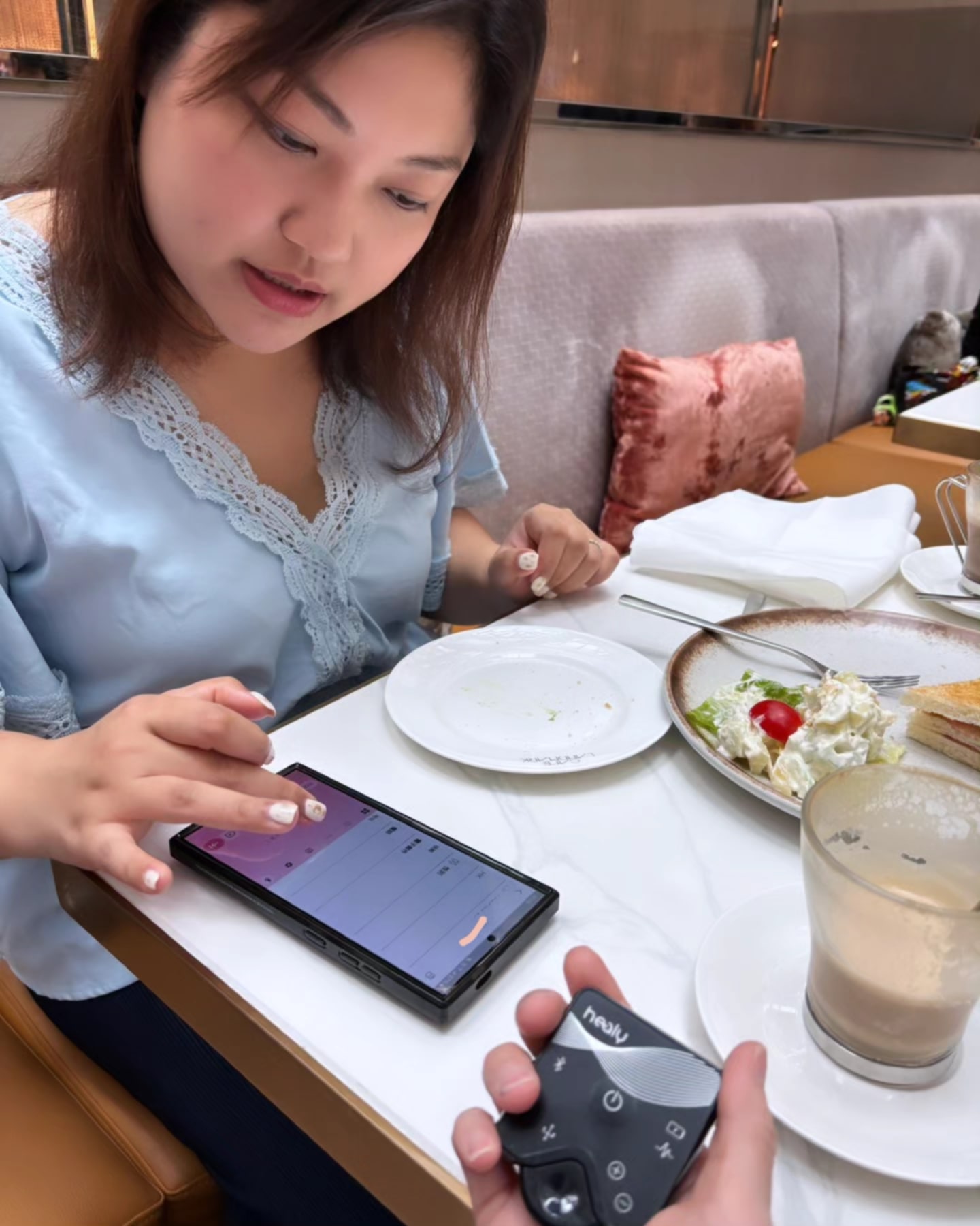 Mitrah 幫個案做脈輪掃描